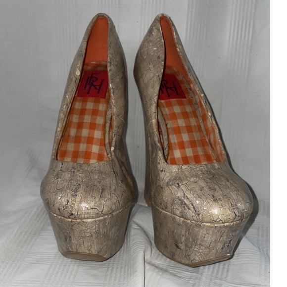 Valentino Style Platform Heels, Size 7.5 - Picture 9 of 11